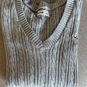 Hollister women’s  V-Neck Sweater in Light Gray.